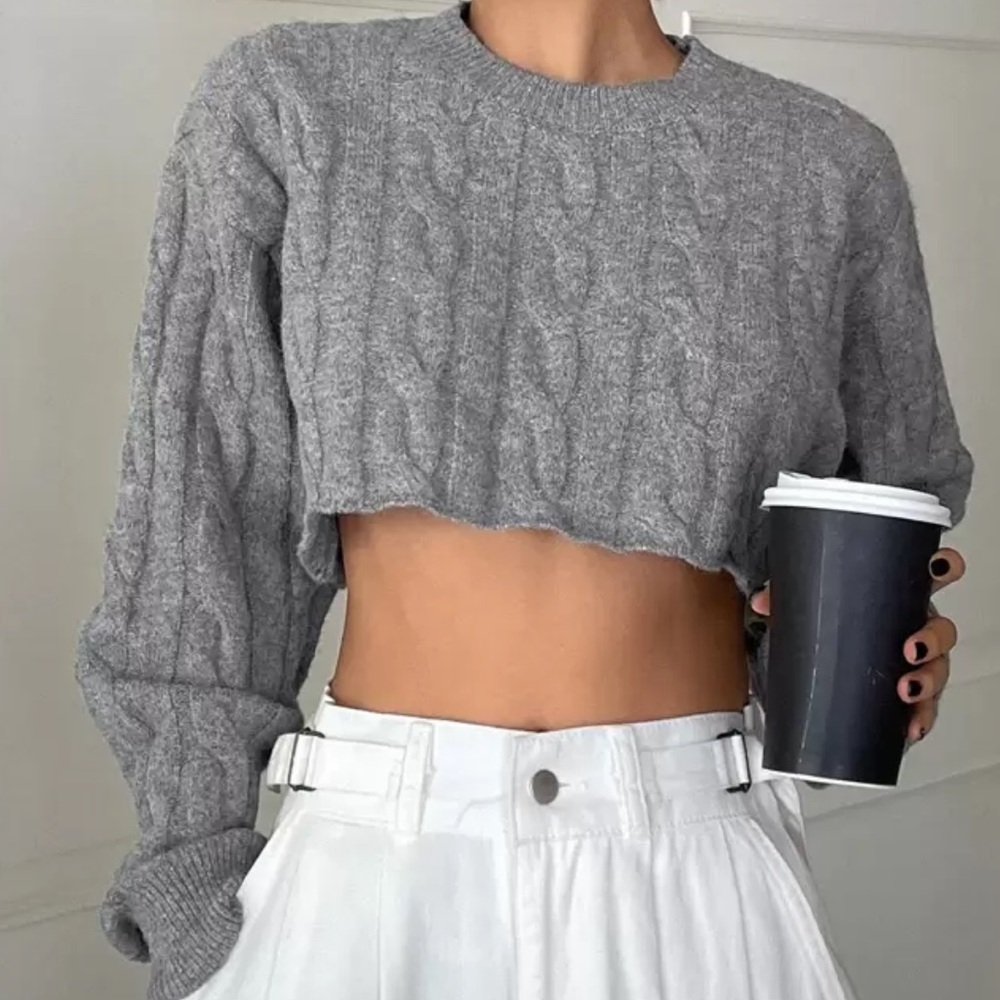 Cropped Cable-Knit Crewneck Sweater — Gray